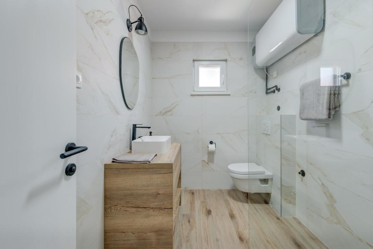 ספליט Beachfront Apartments מראה חיצוני תמונה